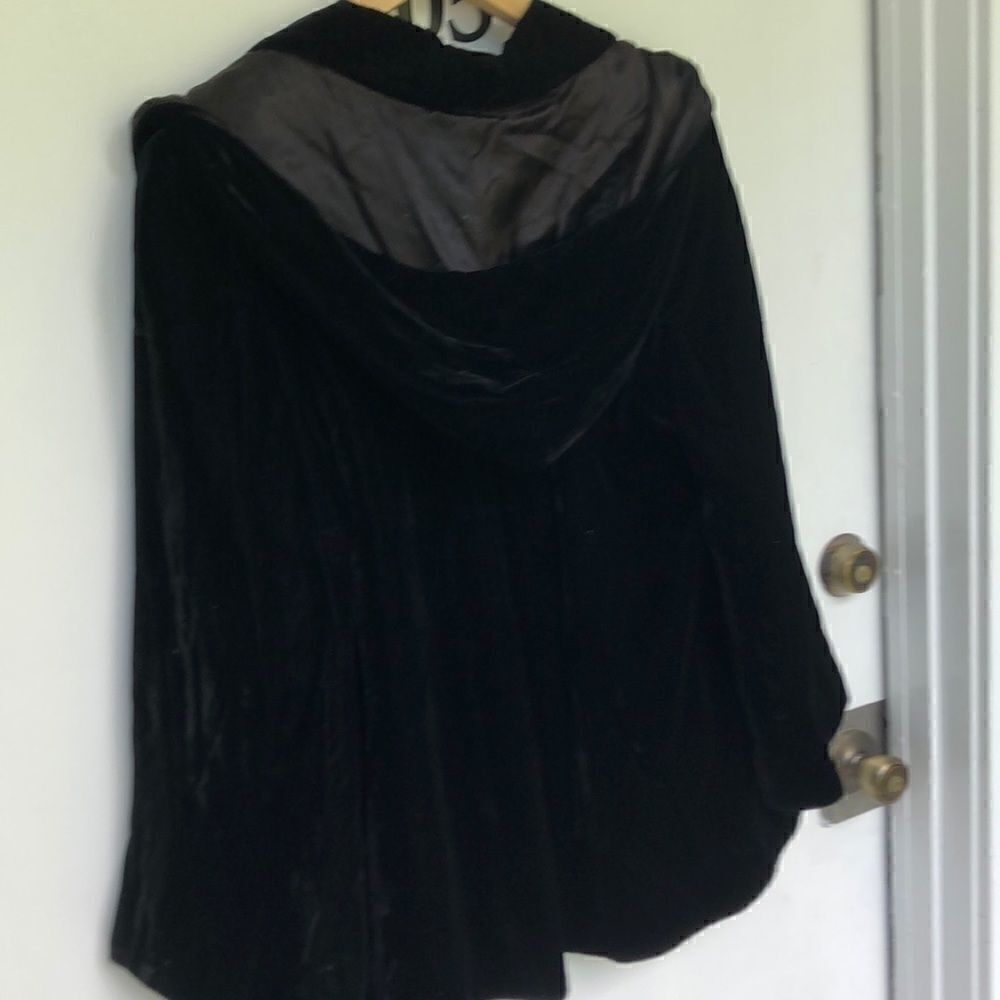 Insomnia Velvet Jacket   - Picture 3 of 4